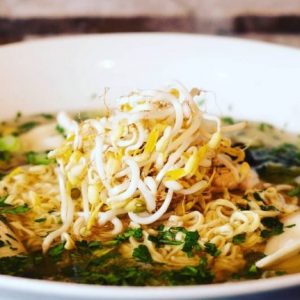 Ramen Sopa Con Gyozas ESPECIFICAR POLLO O CERDO
